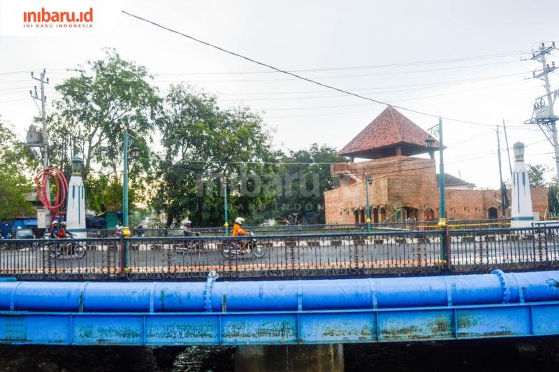 Kali Semarang dilihat dari atas Jembatan Berok Kota Lama Semarang. (Inibaru.id/Kharisma Ghana Tawakal)