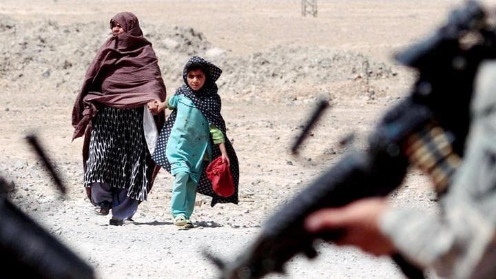 Ketika Taliban berkuasa, perempuan usia 10 tahun ke atas nggak boleh sekolah. (Reuters/ Tim Wirbone via Tempo)