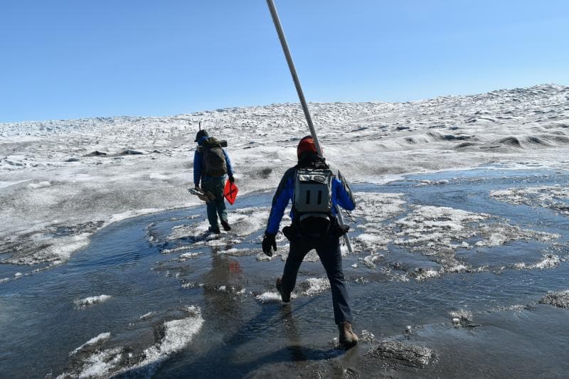 Hujan air di Greenland yang didominasi salju membuat ahli khawatir. Pertanda pemanasan global sudah sangat parah? (Earth Institute/Kevin Krajick)
