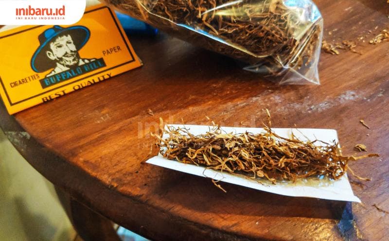 Tingwe, 'Budaya' Melinting Rokok Sendiri yang Diminati Anak Muda Kiwari