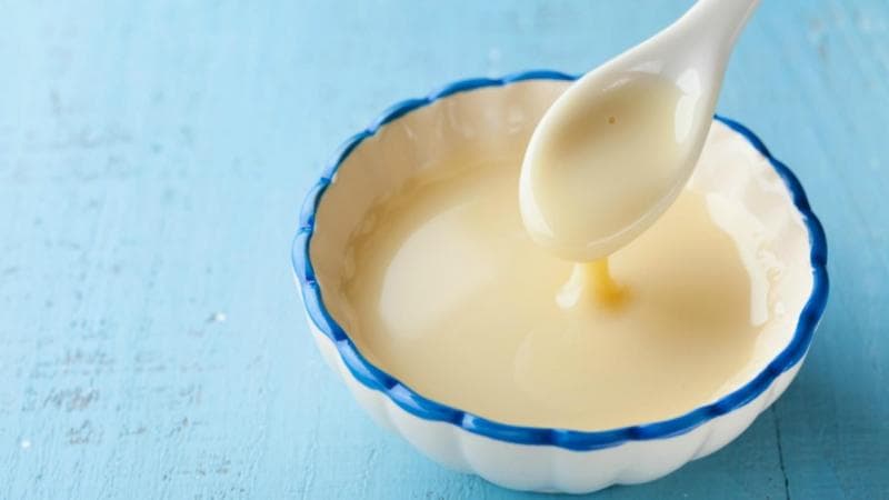 Kandungan gula di susu kental manis sangatlah tinggi. (Orami)