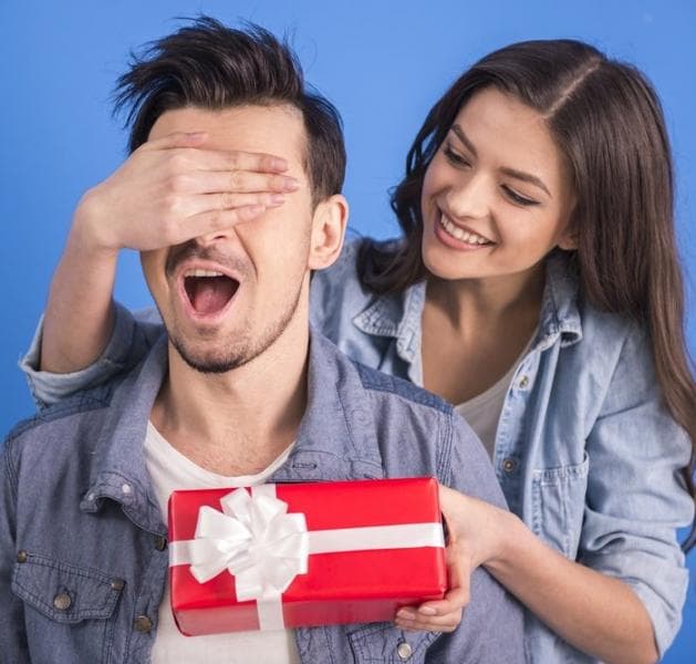 Jatuh pada 3 Oktober, Begini Sejarah Boyfriend Day