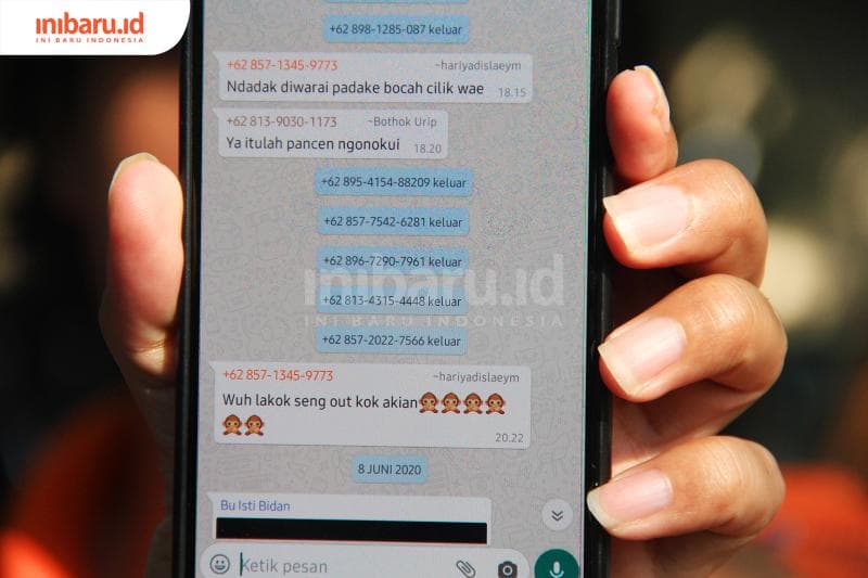 Selain lewat grup, kamu bisa berkirim pesan dengan Voice Note di Whatsapp. (Inibaru.id/Triawanda Tirta Aditya)