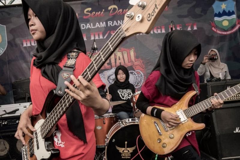 Voice of Baceprot yang kini adalah band metal memulai kariernya dari grup nasyid. (The Guardian/Rony Zakaria)