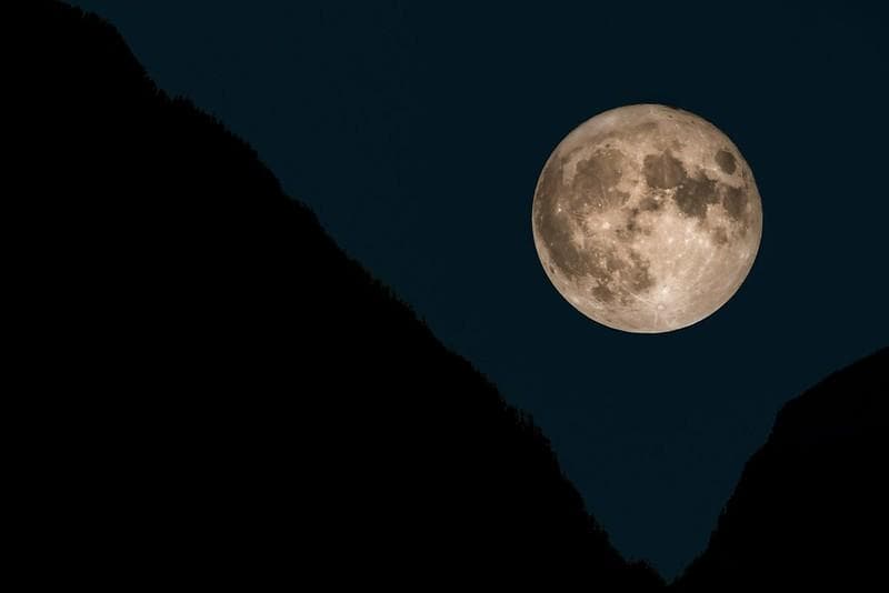 Jarak bulan sudah puluhan kali lipat lebih jauh dari bumi sejak bulan kali pertama terbentuk. (Flickr/

Bernd Thaller)