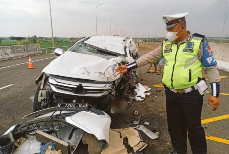 Vanessa Angel dan suaminya meninggal kecelakaan di Jalan Tol Nganjuk arah Surabaya. (Twitter/indomostviral)