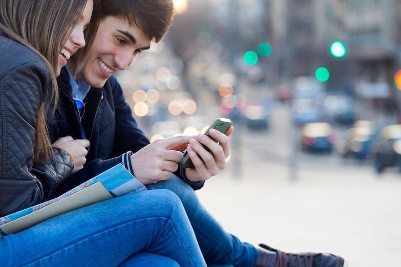 Mendapatkan pasangan dari aplikasi kencan kini menjadi hal yang lumrah. (Flickr/verkeorg)