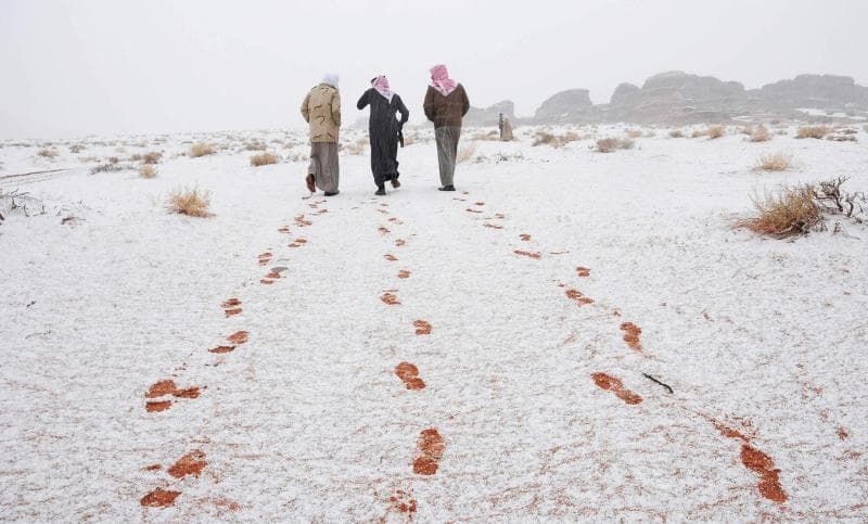 Panas dan Punya Banyak Gurun, Kok Bisa Salju Turun di Arab Saudi?
