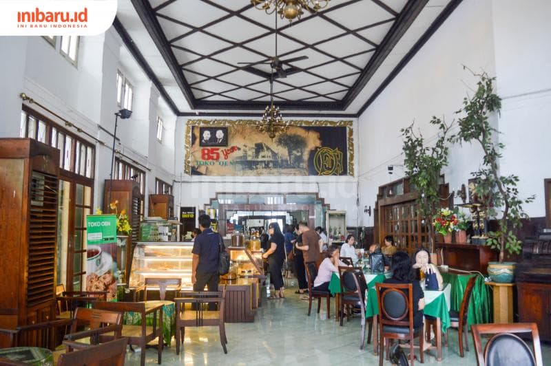 Mencuil Kenangan dengan Kukis dan Es Krim Toko Oen Semarang 