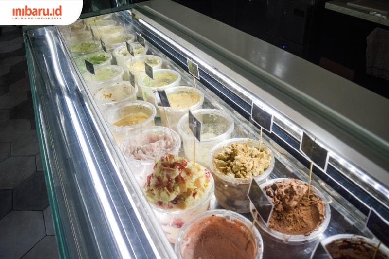 Enam belas rasa ice cream yang ada di Oud En Nieuw. (Inibaru.id/ Kharisma Ghana Tawakal)