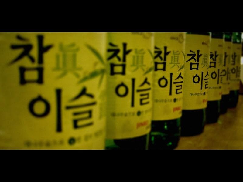 Soju Sering Tampil di Drakor, Mengapa Orang Korea Suka Minum Alkohol?