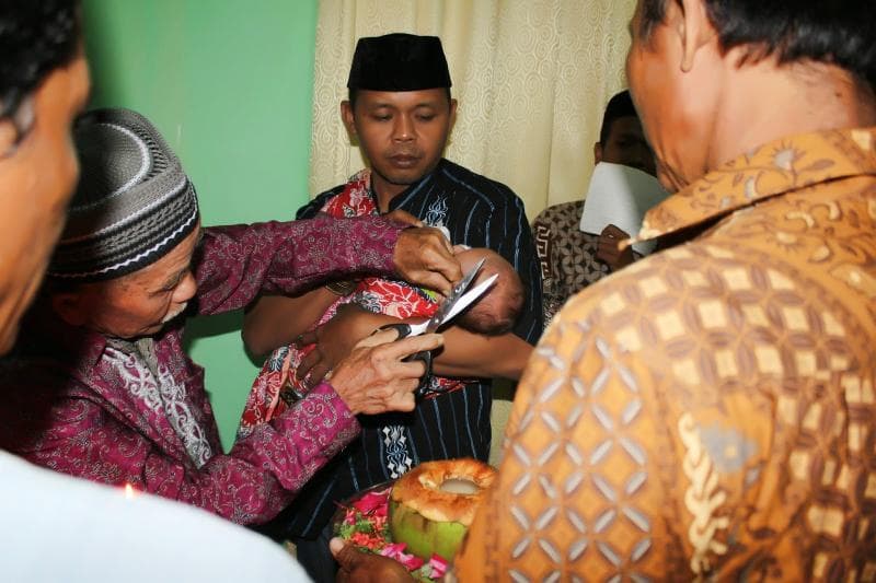 Puputan dan selapanan merupakan upacara khas dari masyarakat jawa setelah mendapat bayi (Sutrisno.co)