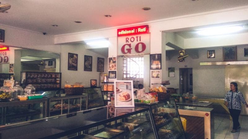 Toko Roti Go, toko roti pertama di Indonesia dan eksis hingga sekarang. (Travelingyuk/Gallant Tsany)
