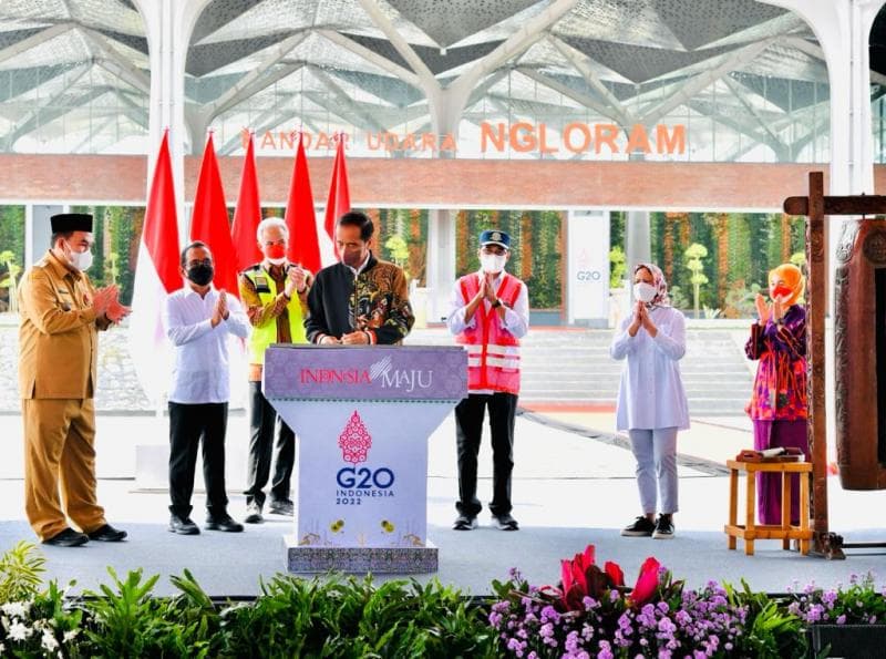 Presiden Jokowi saat meresmikan Bandara Ngloram Blora. (Istimewa)