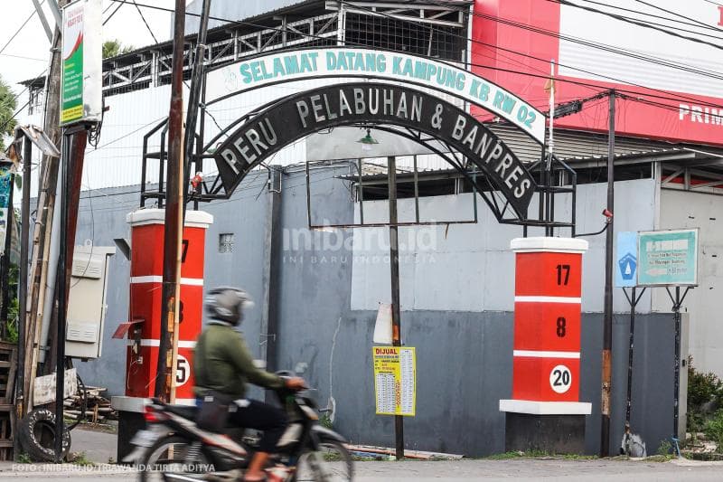 Pintu masuk ke Kampung Velg dan Ban Kota Semarang.