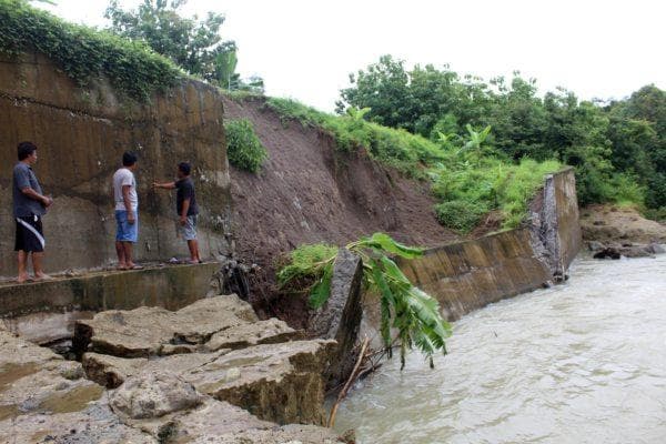 Banjir di Sungai Sawur membuat wilayah Desa Glonggong berpindah. (Solopos/Tri Rahayu)