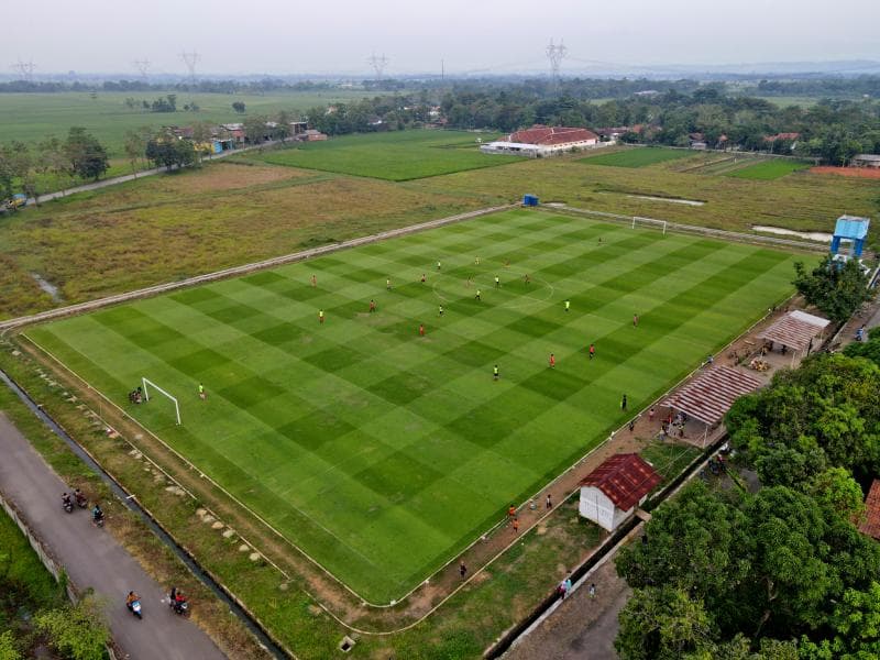 Lapangan berstandar FIFA di Desa Purwodadi, Pekalongan. (kfmpekalongan.id)