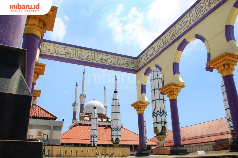 Ilustrasi: SE Menag soal pengaturan pengeras suara masjid cukup kontroversial. (Inibaru.id/Triawanda Tirta Aditya)