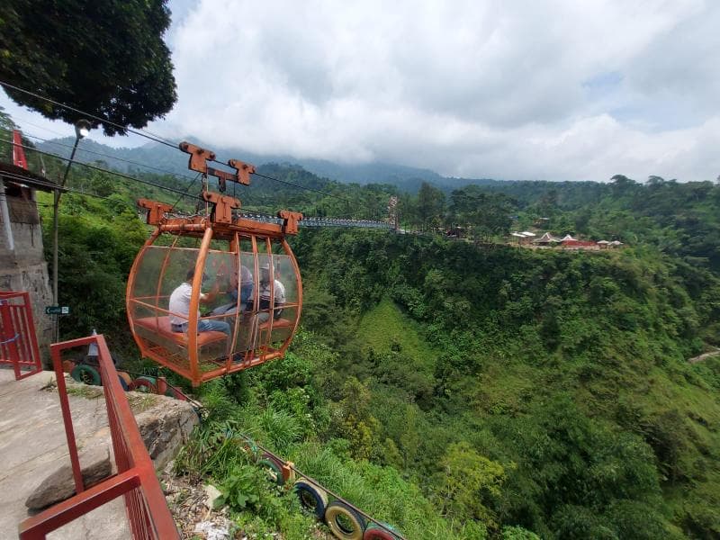 Menikmati Sensasi Naik Gondola di Kampung Girpasang Klaten yang Viral