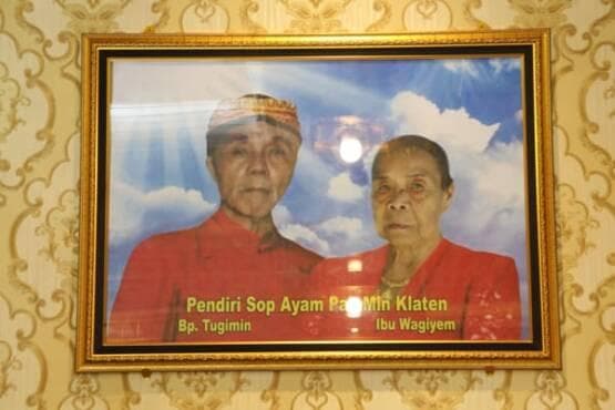 Pak Tugimin dan Bu Wagiyem, pasangan pendiri Sop Ayam Pak Min Klaten. (Solopos.com/Taufiq Sidik Prakoso)