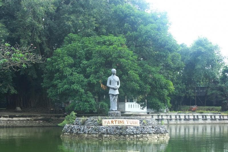 Partini Tuin, salah satu patung yang ada di Taman Balekambang. (indonesiakaya)