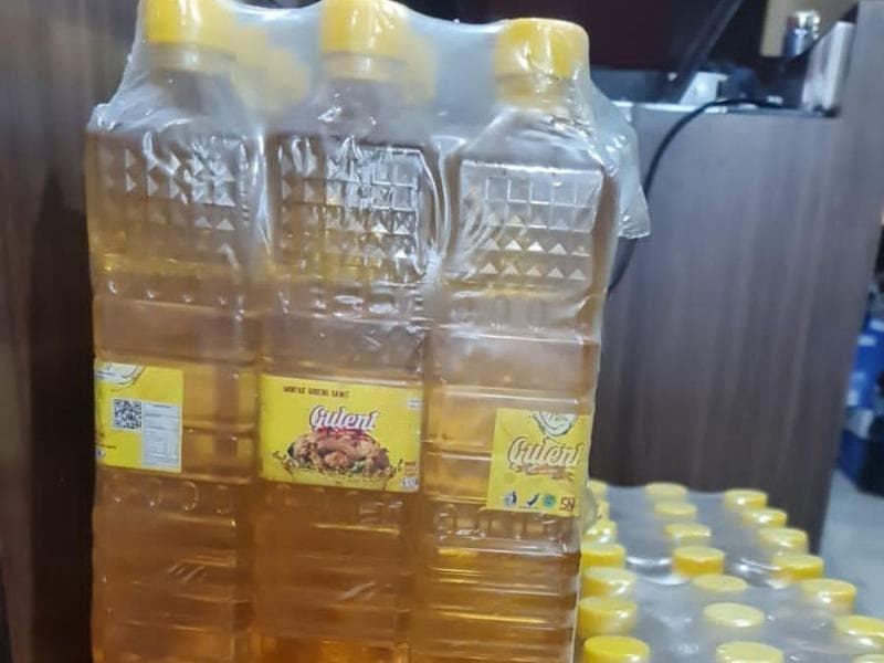Duh, di Kendal Ada Minyak Goreng Kemasan Isi Curah
