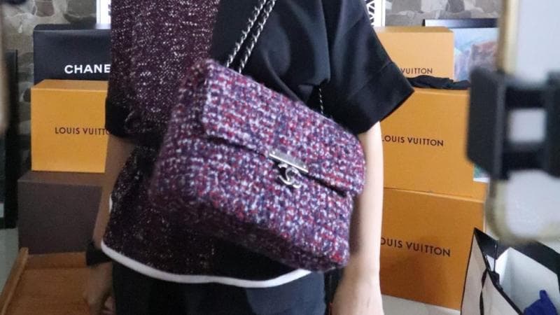 Bagi sebagian orang, memiliki tas karya desainer terkenal adalah kebanggaan. (Instagram/Edha.Lauren.Clarisa)