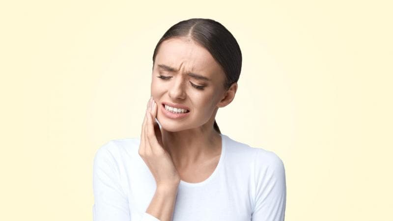 Beberapa orang justru mengeluh sakit gigi kambuh ketika berpuasa. (via Orami)