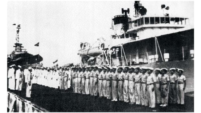 Upacara serah terima kapal perang dari Belanda kepada ALRI tahun 1949 (Kemhan.go.id)