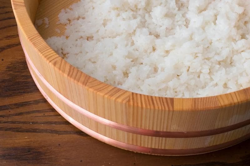 Nasi untuk sushi berasal dari beras khas Jepang yang pulen. (Artforia)