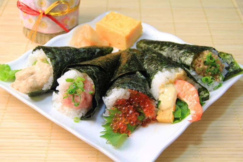 Sushi jenis ini mempunyai bentuk yang menyerupai es krim. (Getty image/Ippei Naoj Moment)