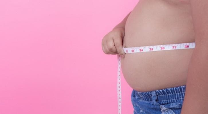 5 Kebiasaan Makan yang Diam-Diam Bikin Perut Buncit