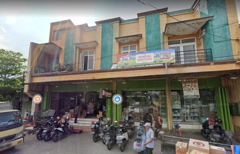 Toko Seneng Santoso, pusat jajanan di Kudus. (Google Street View)