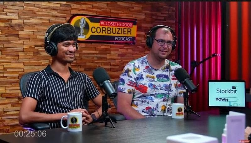 Podcast LGBT Deddy Corbuzier yang berujung kritik tajam warganet. (SS YouTube Close The Door Corbuzier)