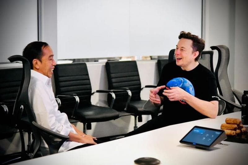 Elon Musk saat bertemu dengan Presiden Jokowi. Dia menyebut algoritma Twitter memanipulasi penggunanya. (Medcom/BPMI Setpres)