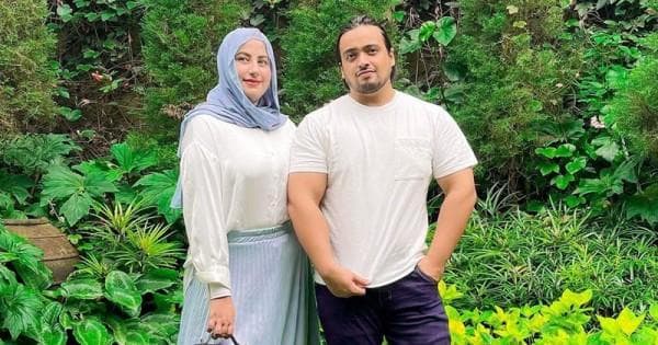 Youtuber Indonesia berdarah Arab Tasyi Athasyia juga menikah dengan sepupu setelah dijodohkan sejak kecil. (Instagram@tasyiathasyia via Popmama)