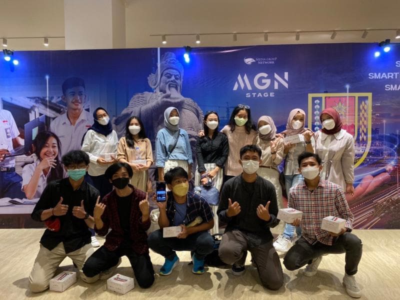 Para peserta roadshow MGN 'Semarang: Smart Anak Mudanya, Smart City-nya' berfoto bersama. (Harya Basyar Lintang Buana Wangsadipa)