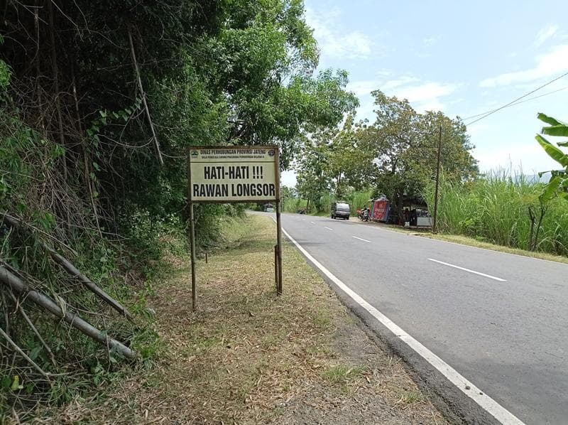 Pengantin baru dilarang lewat Gunung Pegat di Wonogiri. (Timlo.net/Tarmuji)