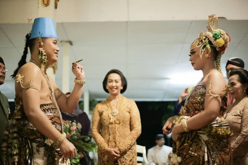 Balangan Gantal pada Pernikahan Jawa; Lempar-melempar Sirih Perlambang Kasih