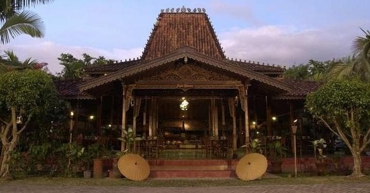 <i>Joglo </i>menjadi bentuk atap yang paling rumit. (Instagram/Dekorasi Rumah Jawa)