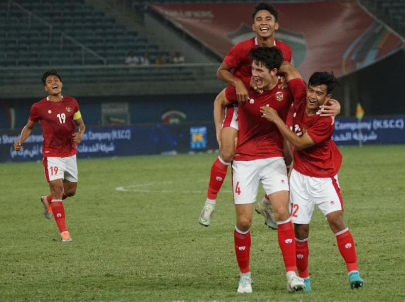 Elkan Baggott, pemain Timnas Indonesia merayakan kelolosan ke Piala Asia 2023. (Antara/Dok. PSSI)