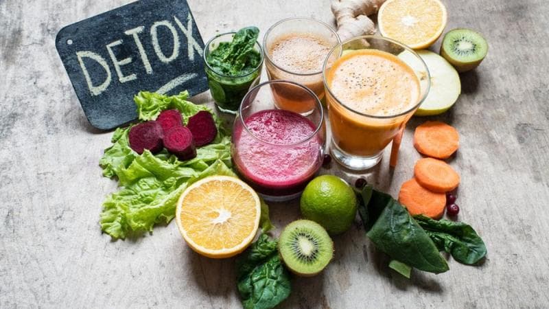 Pembatasan makanan padat dan menggantinya dengan jus buah dan sayuran dalam diet detoks bisa membantu menghilangkan racun dari dalam tubuh. (Shutterstock/Natalia Bulatova)