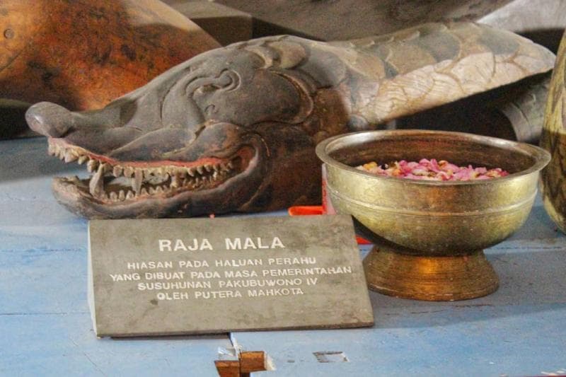 Omong-omong, Canthik Rajamala menjadi koleksi paling populer di Museum Radya Pustaka. (Instagram/Penglembara)
