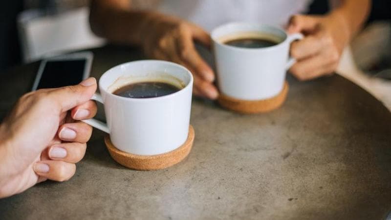 Menikmati kopi dengan porsi yang berlebihan dan pada waktu yang salah justru berakibat kurang baik untuk tubuh. (Istock)