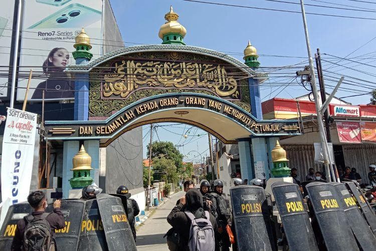 Ricuh Penangkapan Anak Kiai Jombang, Satu Polisi Terluka dan Puluhan Orang Diamankan