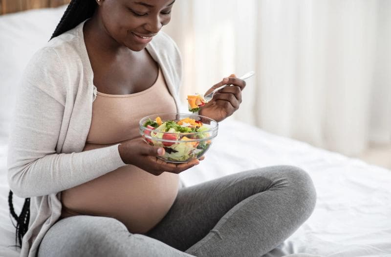 Ilustrasi: Ibu hamil kerap berpikir nggak boleh makan daging. (Metro/iStockphoto/GettyImages)