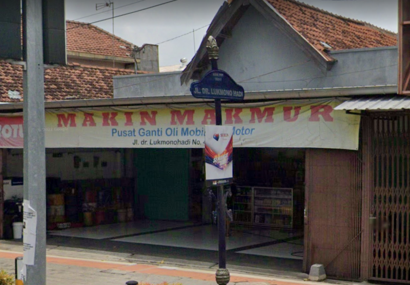 Plang nama Jalan dr. Loekmono Hadi yang ada di Kudus. (Google Maps)