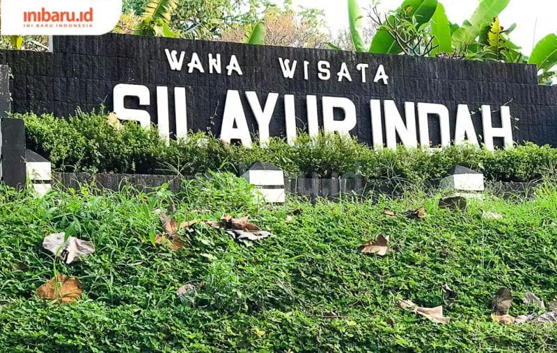 Pintu masuk Silayur Park bertuliskan Wana Wisata Silayur Indah. (Inibaru.id/ Zamrud Naura)