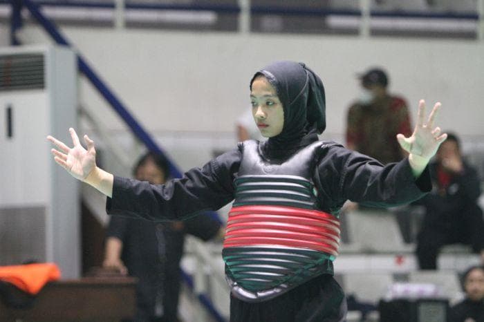 Safira Dwi Meilani mengalahkan sejumlah atlet pencak silat top untuk menjadi juara dunia. (Media Indonesia)