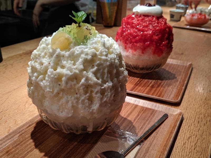 Kakigori, es serut berusia ribuan tahun yang menjadi salah satu hidangan musim panas paling terkenal di Jepang. (Cheapoguides/Felix Wilson)